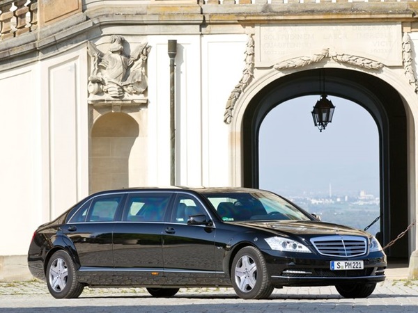 பார்த்து பார்த்து செய்த பென்ஸ்