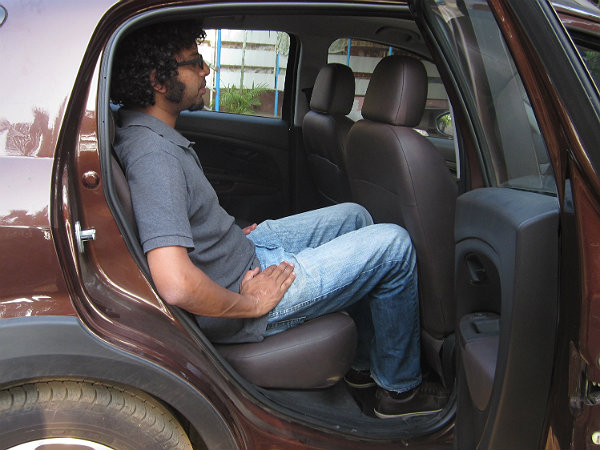 பின் இருக்கை இடவசதி