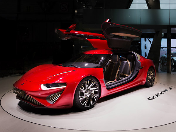 இரு மாடல்கள்