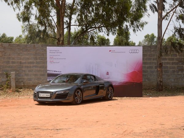 ஆடி ஆர்8 காரின் தரிசனம்