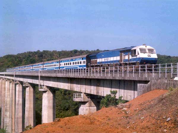 17. இந்தியாவின் அதிவேக ரயில்