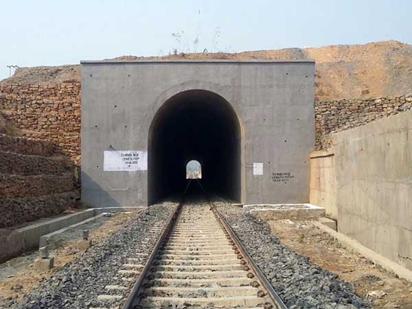 23. நீளமான குகை