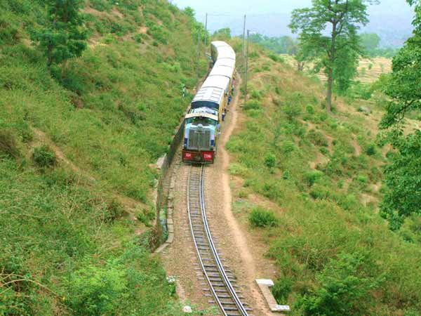 16. குறைந்த வேக ரயில்