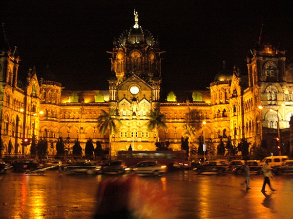 12. சி.எஸ்.டி ரயில் முனையம்