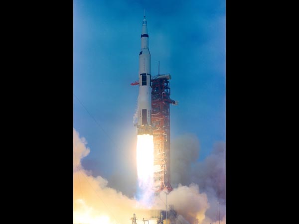 02. உலகின் அதிவேக விண்கலம்