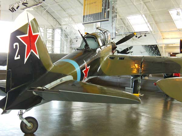 01. இலுஷின் Il-2 போர் விமானம்