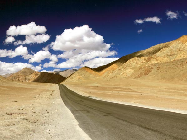 மிஸ் பண்ணிடாதீக...