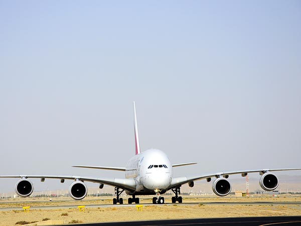 06. எமிரேட்ஸ் 211