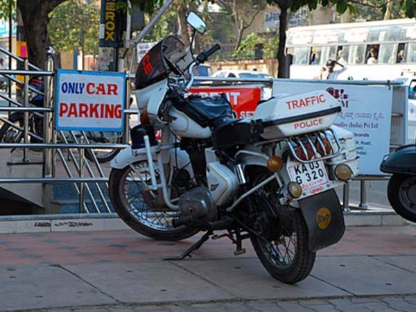 இந்திய சாலைகளின் விதிமீறல் சுவாரஸ்யங்கள்!