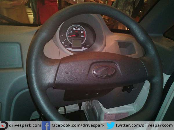 வசதிகள் மற்றும் வண்ணங்கள்