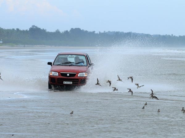 06. முழுப்பிளாங்காட் பீச், கேரளா