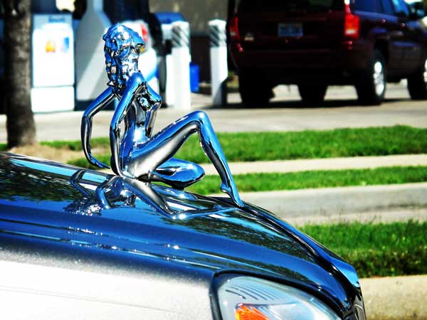 சுவாரஸ்யமான கார் ஆபரணச் சின்னங்கள்