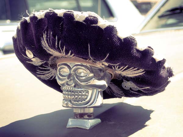 சுவாரஸ்யமான கார் ஆபரணச் சின்னங்கள்