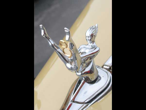 சுவாரஸ்யமான கார் ஆபரணச் சின்னங்கள்