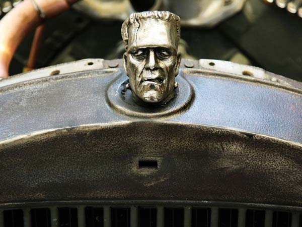 சுவாரஸ்யமான கார் ஆபரணச் சின்னங்கள்