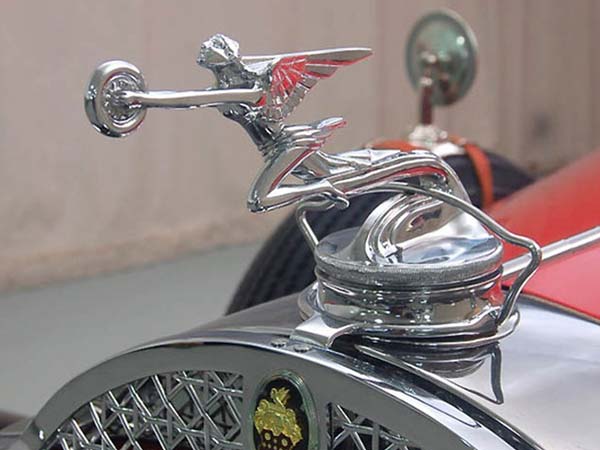 சுவாரஸ்யமான கார் ஆபரணச் சின்னங்கள்