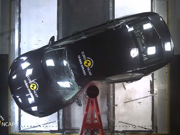 இந்தியா வருகிறது...