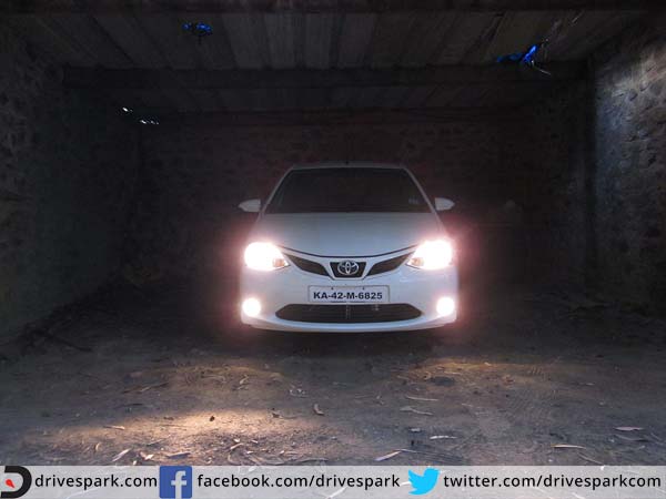 ஹெட்லைட்