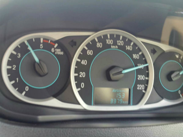 இன்ஸ்ட்ரூமென்ட் க்ளஸ்ட்டர்