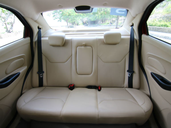 பின்புற இருக்கை