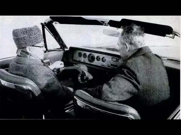  07. ஃபோர்டு ரிஸ்ட்-ட்விஸ்ட் ஸ்டீயரிங் சிஸ்டம்