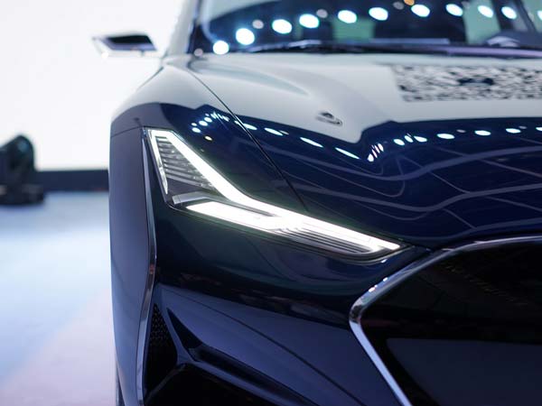 மஸராட்டி ஹெட்லைட்