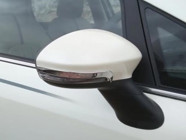 அலங்காரமான மாடல்