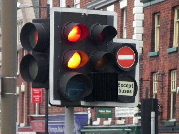 நூற்றியொரு ஆண்டு நிறைவை கொண்டாடும் டிராஃபிக் சிக்னல்