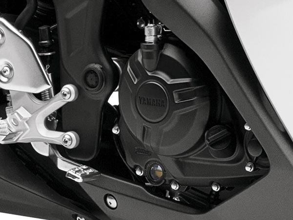 எஞ்சின்: யமஹா ஆர்3