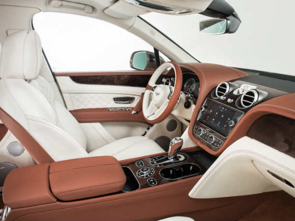 காஸ்ட்லி ஆக்சஸெரீ...