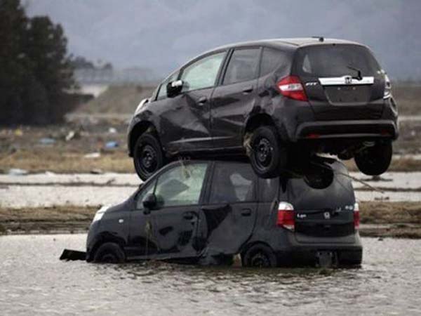 விந்தையான வாகன விபத்துக்கள்