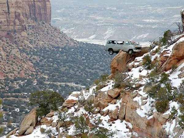 விந்தையான வாகன விபத்துக்கள்