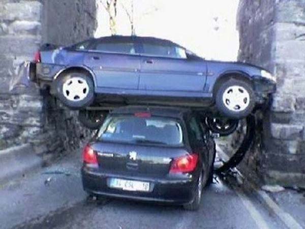 விந்தையான வாகன விபத்துக்கள்