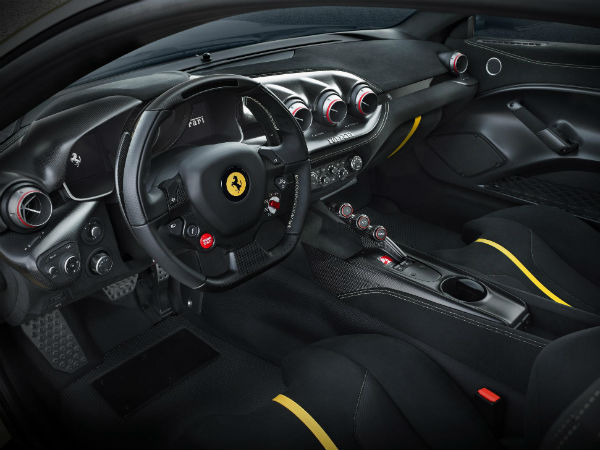 துறுதுறுப்பான புதிய ஃபெராரி ஸ்போர்ட்ஸ் கார் அறிமுகம்!