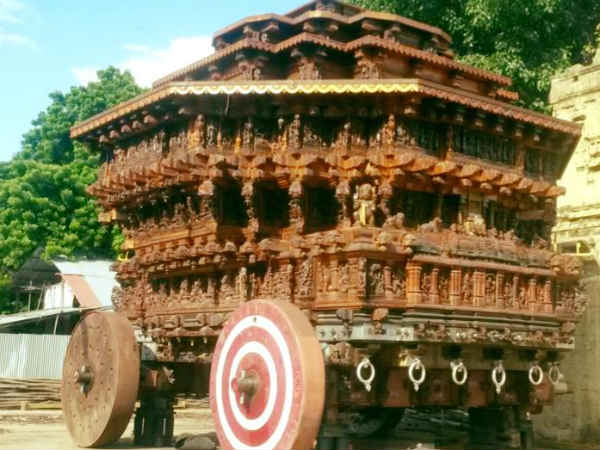 டன் கணக்கில் கட்டுமானப் பொருட்கள்