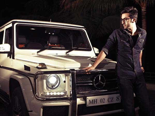  01. ரன்பீர் கபூரும், எட்டாம் நபரும்..