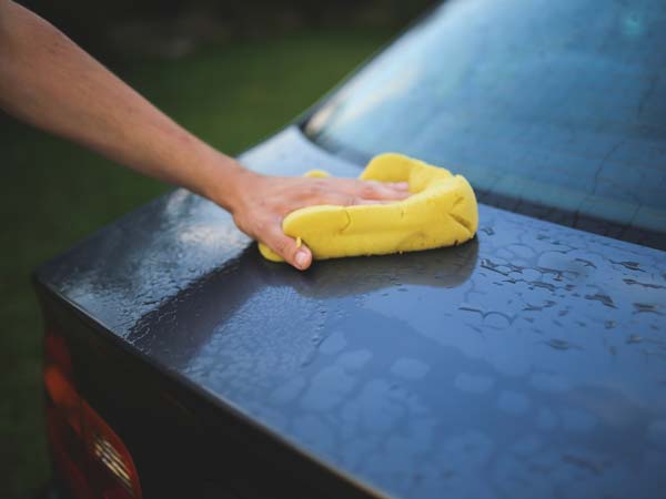 1) தண்ணீர் மற்றும் சுத்தம் செய்யும் பொருட்கள்;