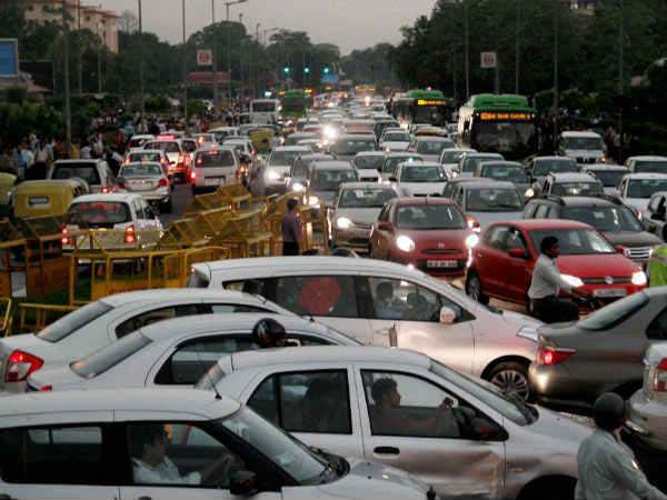 ரூ. 4,00,000 - ரூ.6,00,000 வரையிலான நான்கு சக்கர வாகனங்கள்;