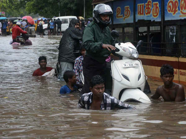 மழையை வென்ற சில சென்னை வாசிகளின் சமயோஜிதம்