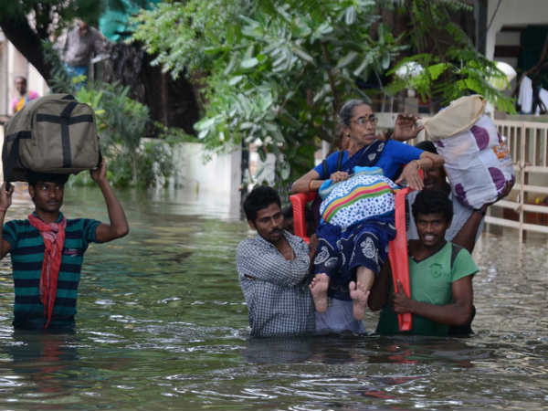 மழையை வென்ற சில சென்னை வாசிகளின் சமயோஜிதம்