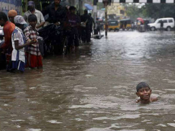 மழையை வென்ற சில சென்னை வாசிகளின் சமயோஜிதம்