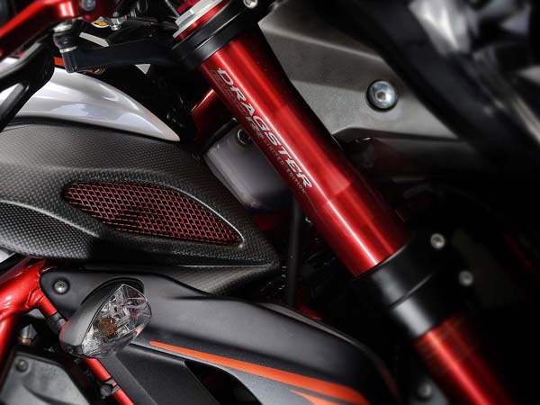 லூயிஸ் ஹாமில்டனின் உள்ளீடுகள் சேர்ப்பு;