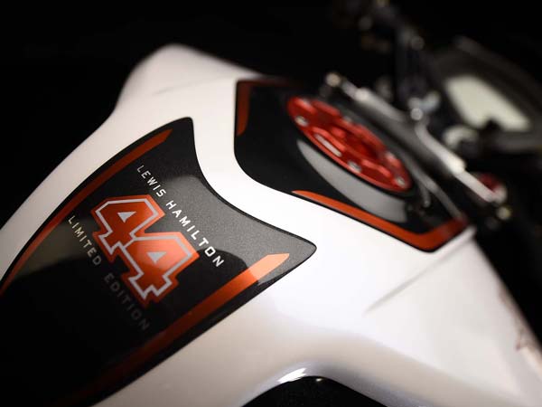 கிடைக்கும் நிறங்கள்;