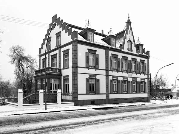 முதல் ஆட்டோமொபைல் ரேஸ் பந்தயம்;