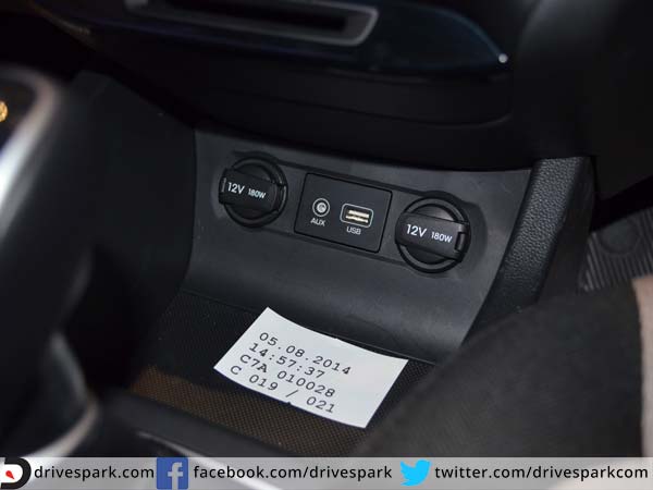 மொபைல்போன் இணைக்கும் வசதி; மொபைல்போன் இணைக்கும் வசதி;