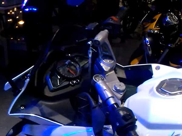 வேறு வண்ணங்கள்;