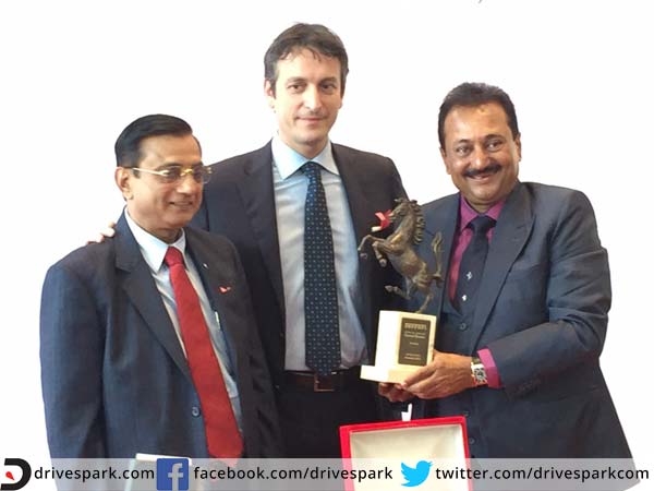 முதல் வாடிக்கையாளருக்கு சாவி வழங்கல்;