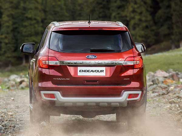 2.2 லிட்டர் 4X2 ஏடி டைடேனியம்;