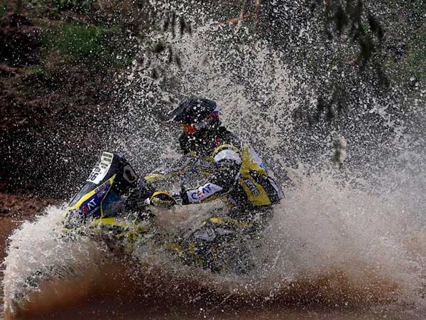 முன்னேற்றம் கண்ட சி.எஸ்.சந்தோஷ்;