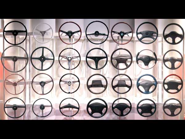 02. முதல் ஸ்டீயரிங் வீல்